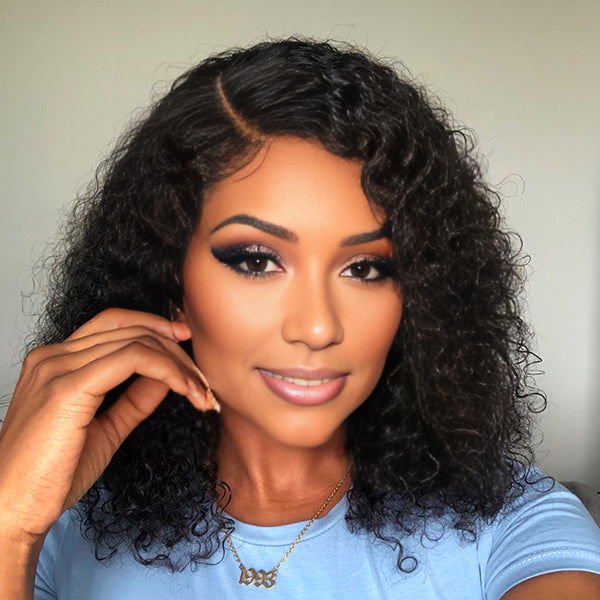 Short curly wigs for a playful and natural look